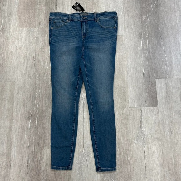 Torrid Medium Wash Midfit Super Skinny Jeans - New - Size 14 - Picture 4 of 6